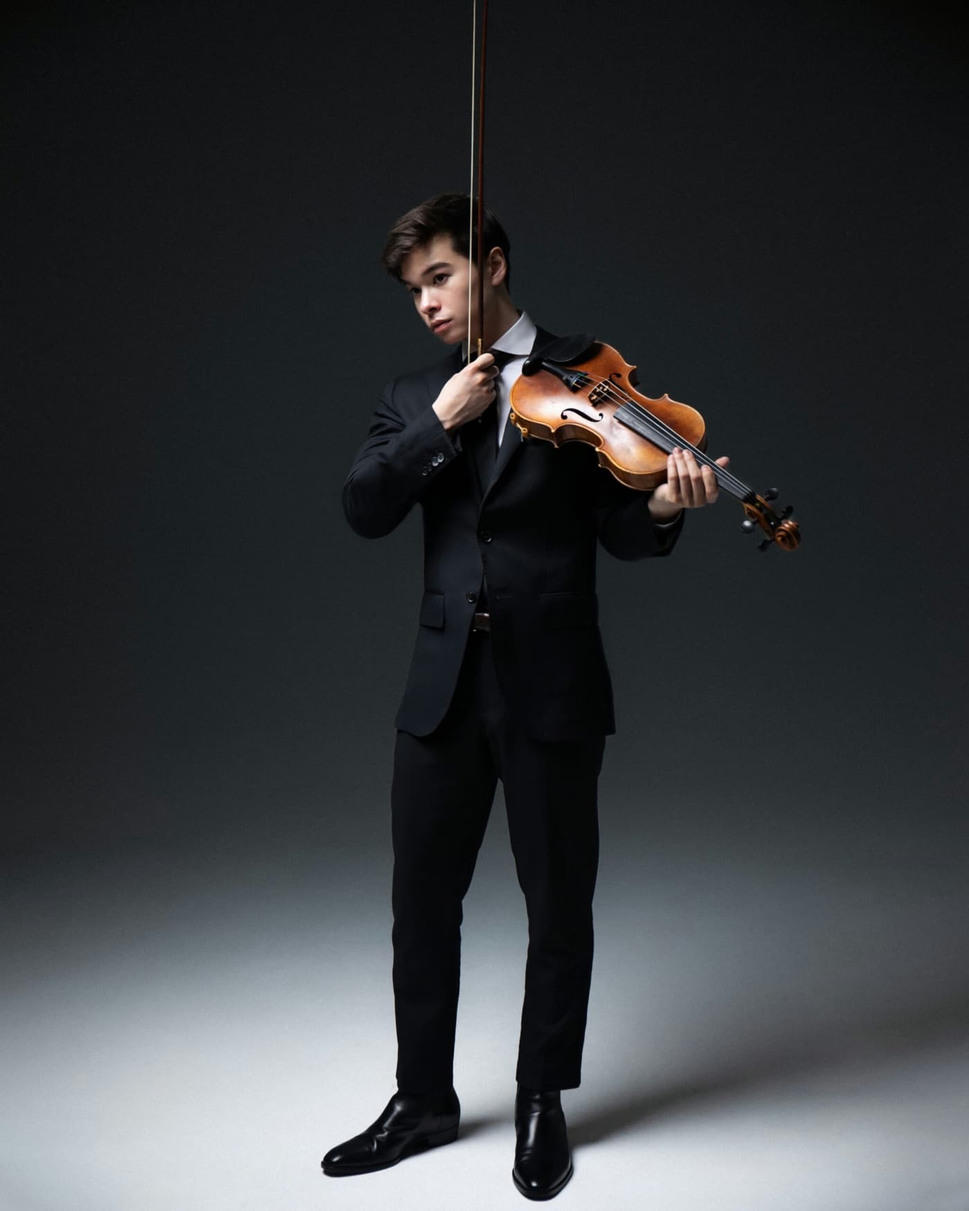 Alan Milan, violin